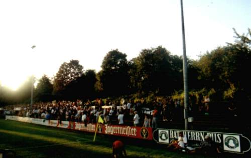 Adolf-J&auml;ger-Kampfbahn - Gegenseite