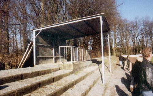 Am Rehbusch - Unterstand auf der Mitte der 'Haupttrib�ne'
