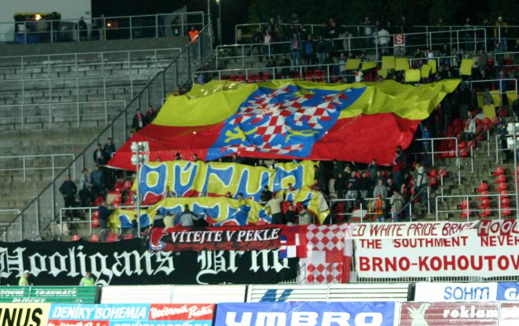 Mestsk&yacute; Fotbalov&yacute; Stadion - Intro