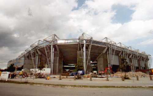 Br&oslash;ndby Stadion - au&szlig;en