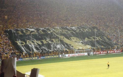 Westfalenstadion - Choreo f&uuml;r Adi Prei&szlig;ler S&uuml;dtrib&uuml;ne