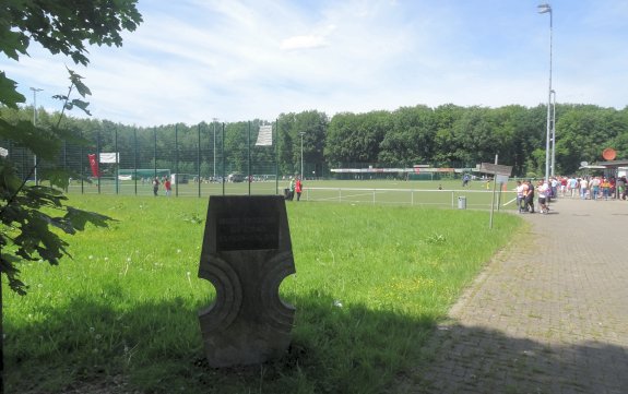 Sportplatz Gr�vingholz (neu)