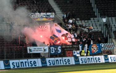 Stade de Gen&eacute;ve - Grashopper-Fans beim Intro