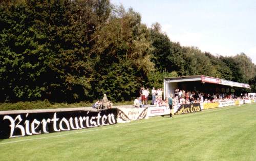 Sportzentrum Ahe - Trib�ne besetzt