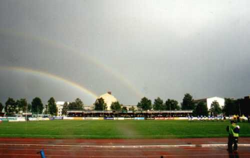 Keskuskent&auml;a - Gegentrib&uuml;ne