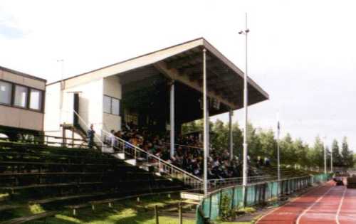 Keskuskent&auml;a - Haupttrib&uuml;ne