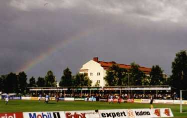 Keskuskent&auml;a - Gegentrib&uuml;ne