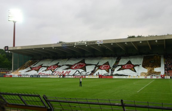 Grotenburgkampfbahn - Haupttrib�ne mit Fortuna-Choreographie