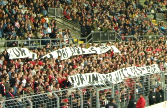 Grotenburgkampfbahn - 'F�r Euch das Spiel des Jahres - f�r uns der Witz des Tages' - mit etwas Fantasie