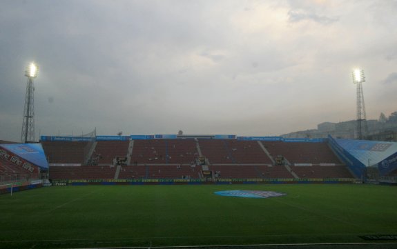 H&uuml;seyin Avni Aker Stadyumu