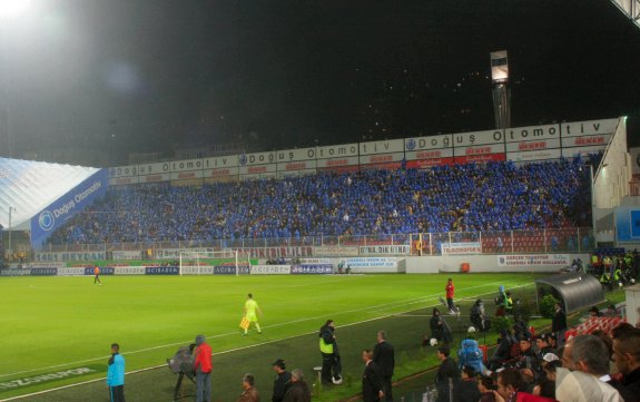 H&uuml;seyin Avni Aker Stadyumu