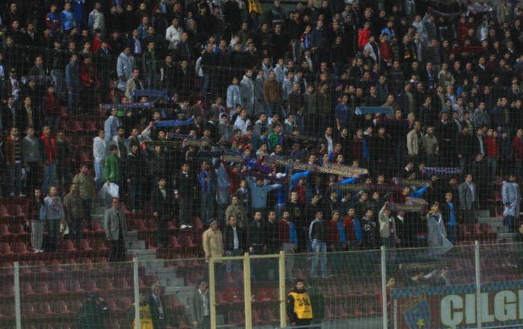 H&uuml;seyin Avni Aker Stadyumu